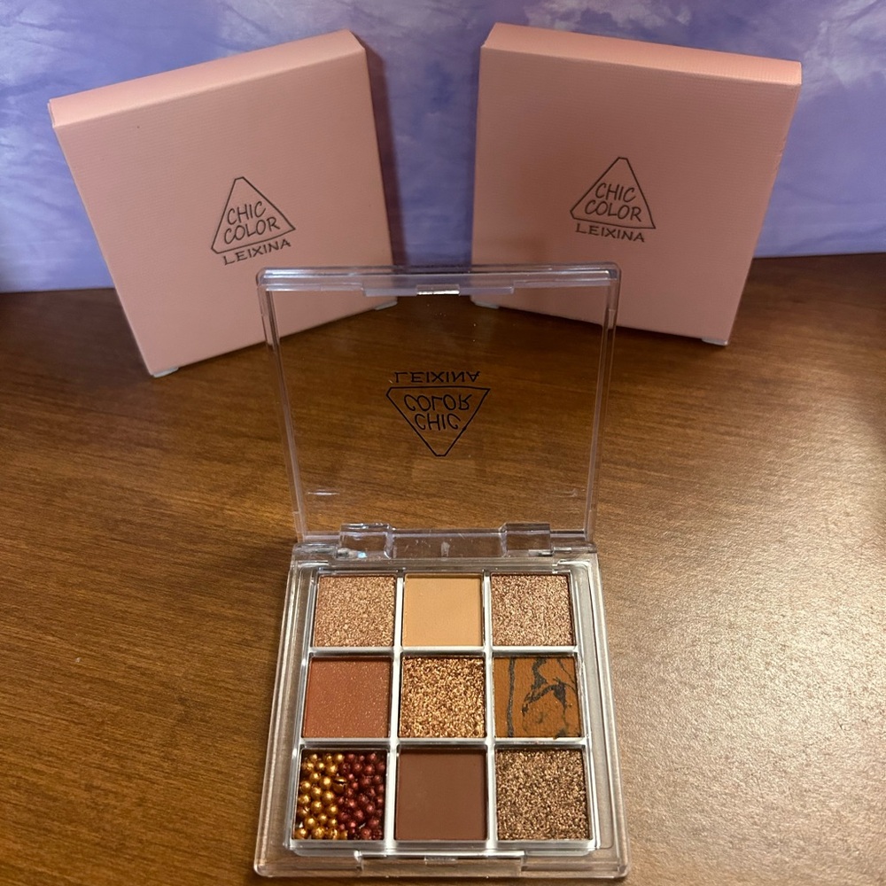 Chic Color Eye Shadow Palette by Leixina